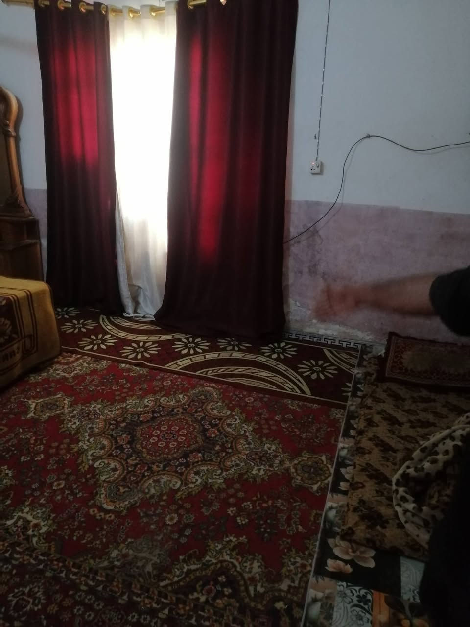 السلام عليكم اخوان بيت طاب وزراعي سنه 25 مساحه 180 في محافظه الديوانيه حي العسكري قرب حي الشرطه على غرفتين وصاله ومطبخ وبراري وكافه الخدمات السعر 30 وبمجال ***********
