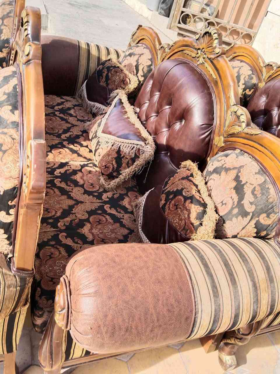 بسم الله الرحمن الرحيم تخم الي بشارع   تركي زان 10 مقاعد كلش نظيف
والثاني تخم 10 مقاعد *********** المكان شارع فلسطين بغداد, العراق
