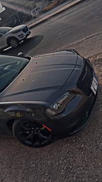 كرايسلر S 2023  رقم بغداد باسمي  السيارة بعدها بوضع الزيرو ماشيه 11 ال...