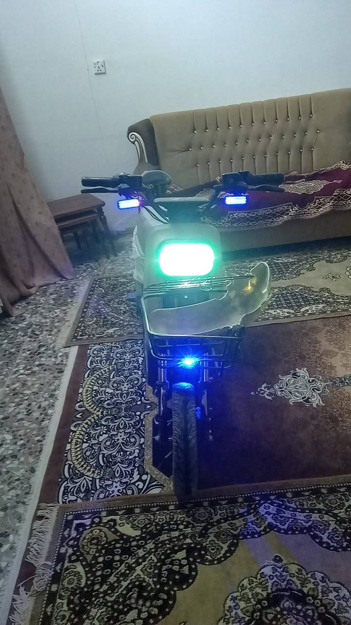 دراجه شحن جديده ستخدام شهرين بس يحتاجله تاير ويل خلفي دراجه كلشي شغال لكهرباياته كله شغاله يعني جديده عله لفحص لسعر 350مجال بسيط عنوان لنتصار قرب حماد شهاب لاستفسار ***********
