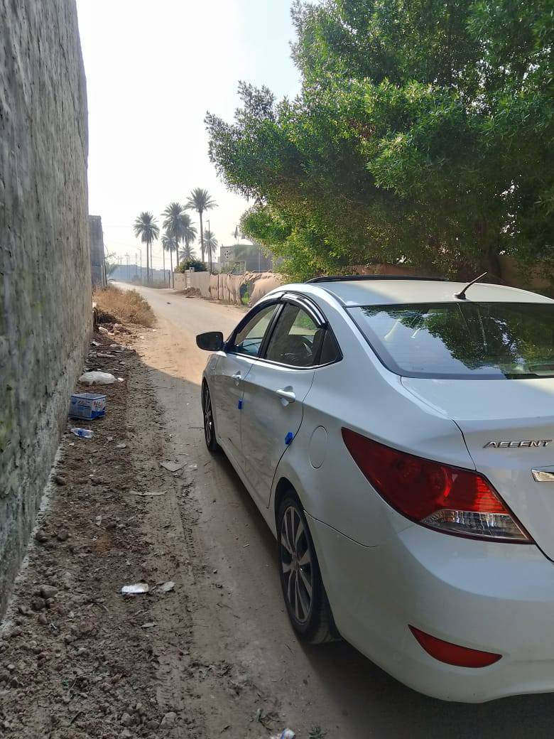 السلام عليكم
اكسنت موديل 2016 رقم بابل بسمي

دولي فول موصفات مكينه وكير مكفولات مامفتوح

فقط بيها بارد اصبعين بالباب الخلفي مكان السياره بابل

الاستفسار ***********--------***********
