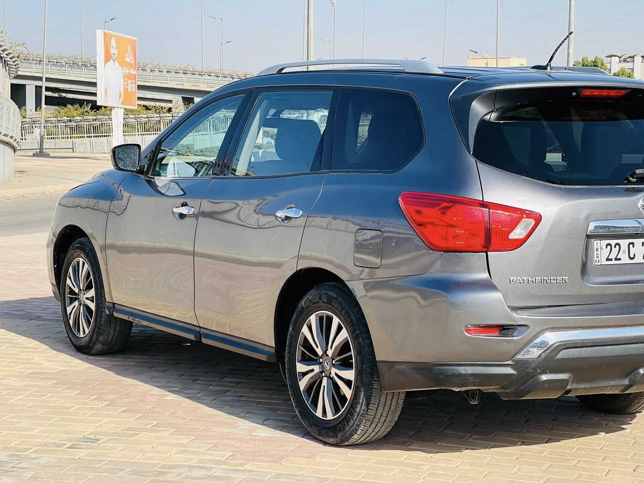 السلام عليكم
نيسان باثفندر 
موديل 2017 
لون فيلي 
المسافه المقطوعه 82 الف 
نوع المحرك v6
المواصفات تحكم مقود بصمة تشغيل مثبت سرعه شاشه كبيره تبريد مركزي ثلاث مقاعد 
فول مواصفات عدا الفتحه  
سياره عائليه وحلوه رزنه وناعمه 
 رقم اربيل الجديد بسمي   تحويل مباشر 
الضرر 3 قطع جاملغات وبنيد بدون دواخل 
وشويه بخشم القماره بارد 
للتواصل على الرقم ***********
