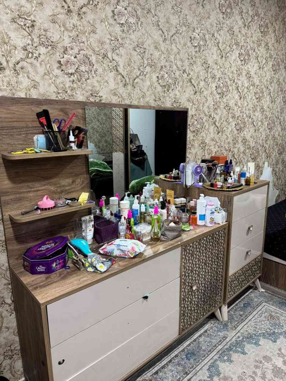 بنات اغراض بيت دا ابيعها لان داشيل بس التشتري تدخلي ❤️🥹

ميز طعام خشب زان مع 4كراسي السعر 175 نظيف كلش 

 واكيد تعرفون سعر الجديد مالته بيش ميحتاج اكتب 

 غرفة نوم ماحذتها من هوم سنتر 7 قطع  اريدها ب250 

 والله يسوون اكثر بس مستعجلة على بيعتهم لان داشيل وقت ماعندي مكاني بغداد حي الجهاد


**إذا كنت صاحب هذا الإعلان وتريد حذفه لأي سبب، رجاءا أرسل رسالة إلى الدعم الفني**