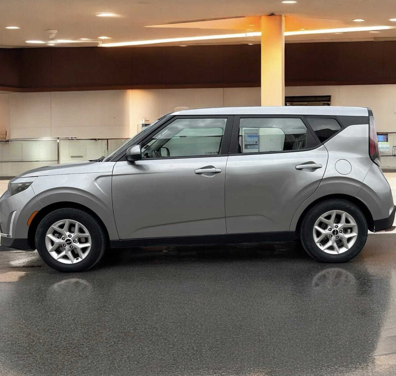 كيا صول 2023 ماماشيه 40 ماشيه محرك دوش بانزين عادي حادثه مال امريكا جاملغ و بنيد مصبوغات  سياره جاهزه مابيه كل نقص رقم بغداد السعر المطلوب 133 ورقه  مجال قليل مستعجل على البيع 
هاتف***********
