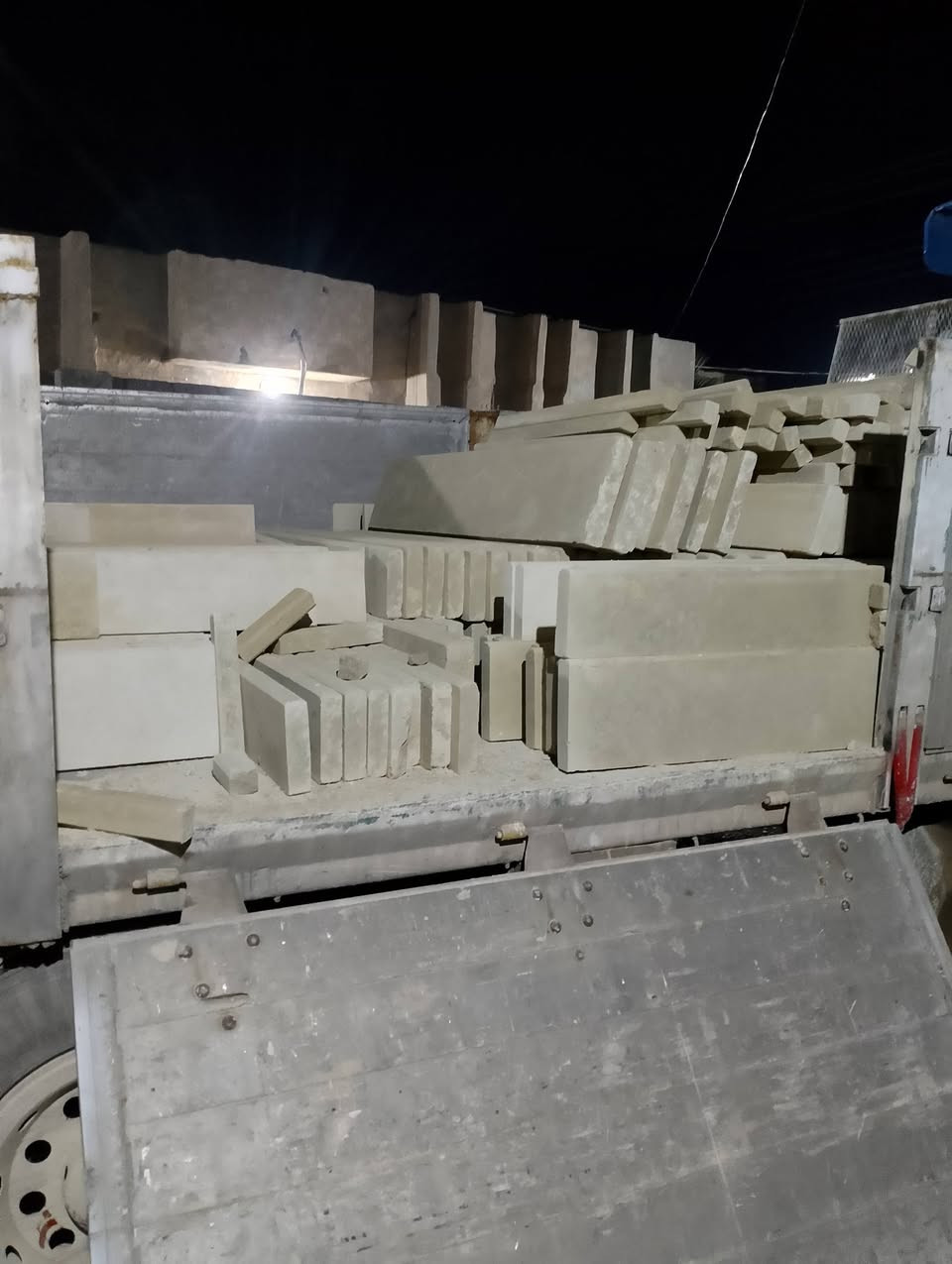 السلام عليكم
ساحه#ابو_غاده لبيع كافه انواع الحلان 
وصلني حجر حلان اخضر درجه اولى 
انواع القياسات وانواع النقوشات 
المكان الشرقاط قرية شكراً الشارع القديم مجاور جامع التقوى
رقم الهاتف
***********
***********
