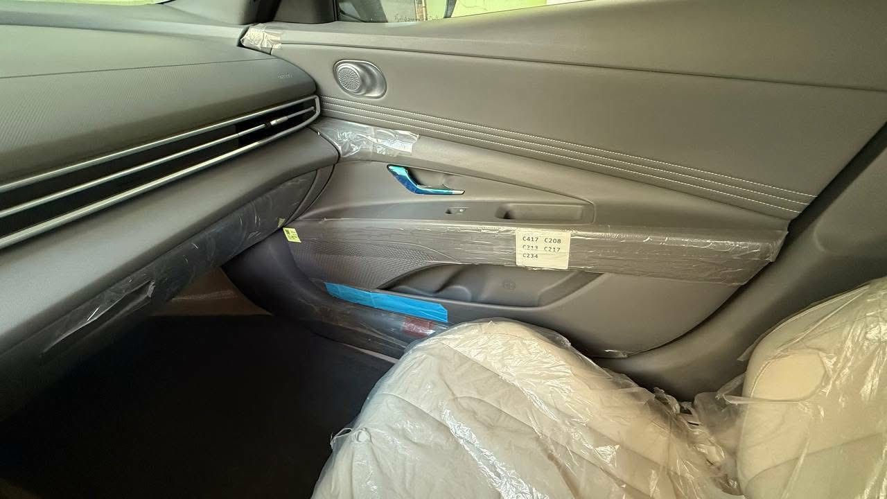 السلام عليكم للبيع فقط بدون مراوس
النترا.    2021خليجي كوري.اصل  رقم بغداد  السعر 165 

 محرك 2000.    كير at المرغوب 

    

المواصفات فوووول .ماشيه115 

شاشه ديجتال 

بصمه   

تشغيل عن بعد              

جنطه ذكيه كهربائية            

فتحه سقف                   

محرك 2000.                              

حساس لايت 

حساس أمامي بلادي 

حساس خلفي بلادي 

تبريد قطعتين

كاميرا خلفيه بلادي 

جي بي اس

نضام تشغيل الكاميرات 

شاشه  كبيره اصلي ابل كار بلي 

نضام ترحيب مري شفط

نضام مود درايف إيكو وسبورت و عادي 

نظام الكير S رياضي  تحكم ستيرن

5 ويل كب كروم حجم 17

لد امامي نهاري

 لد خلفي شباك نيكل

مانع انزلاق

مانع انحدار 

لايت عدسات زنون 

بجم غلفته PPF

ايرباكات

جهاز موازنه ABS

للاستفسار ‭0781 882 3423‬ مكاني ميسان
