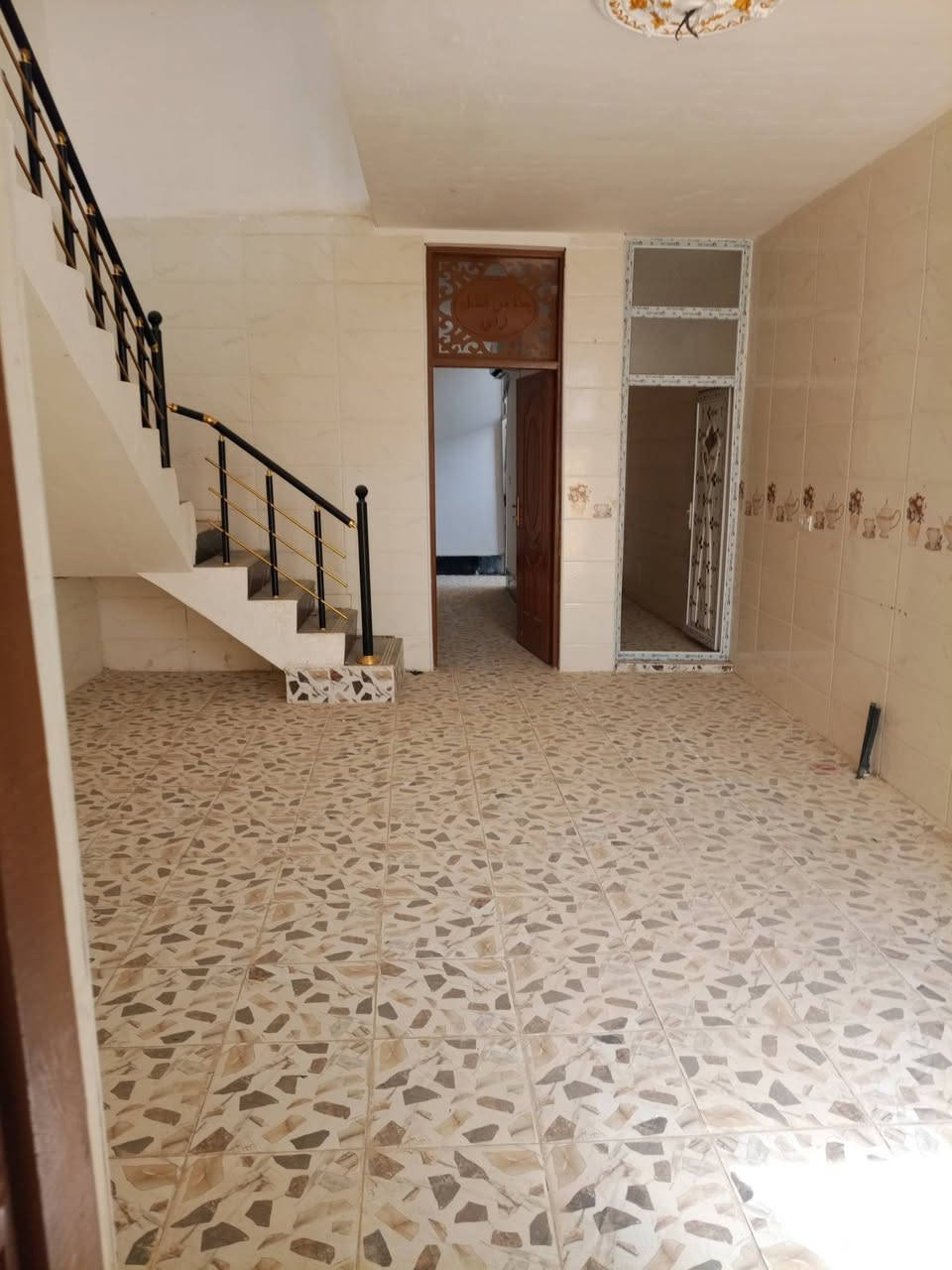 دار للبيع المساحه 100متر طابقين 
ابو خستاوي جهته المرور شارع الغسل نهايته 

خدمات كامله موقع حلو عرض شارع 20متر بناء حديث 

استلام مباشر طابو زراعي سند 25 

السعر //57/وبي مجال//***********//
