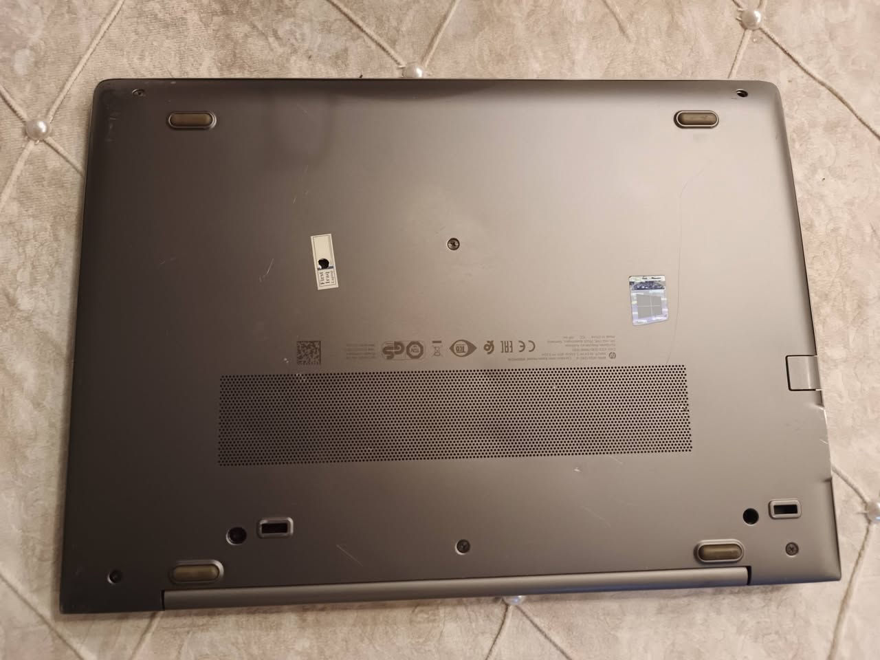 السلام عليكم لابتوب hp zbook للبيع سعر 440 وبي مجال بسيط *********** توصيل جميع المحافضات
