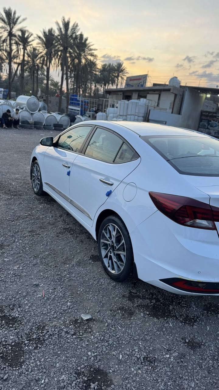 النترا 2020 رقم بغداد خليجي فول محرك 2000 دوش بيها 3 قطع جاملغ خلفي عكس السايق والدوسه مصبوغات وقبق المحرك.. بأسمي السياره سعرها 148 مكاني بغداد 

‭0750 016 8944‬

‭0770 025 5391‬
