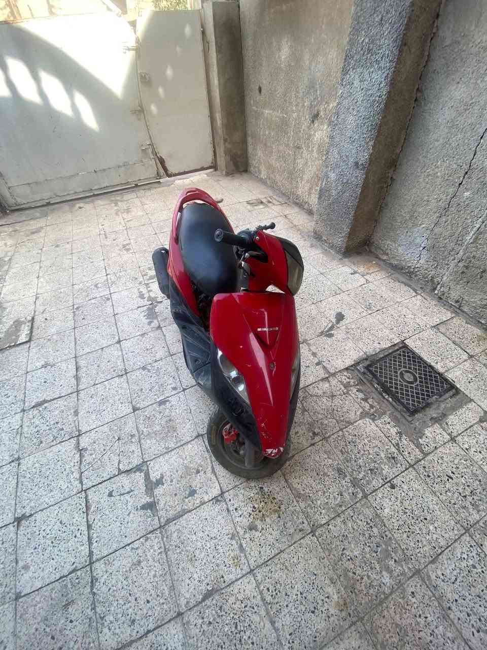 السلام عليكم ثعلب للبيع دراجه كامله نكره سلف هندر شغال كفرات اصليه بلاديه صوره الكور كدامك بيها نقوصات بسيطه مثل يده مال ستاند مكسوره بس موجود وتكدر تصعدها وتك دبل ينضح واشاره خلفيه يمنه والعداد مال بانزين شغال بس مرات يشكل بس مال سرعه شغال الدراجه عليها ادامه ب٧٥ الف تنضيف غرفه كلجات وتبديل دهن يورل هولندي اصلي وتبديل خرز اصلي وقايش اصلي رياضي مال تفصيخ وراس بلك وسويت البريكات تبديل فج ودسكات وبنز ووايرات الدراجه كامله عل اخر حبايه مو نكره نص نكره بكل وقت مكاني دوره *********** سعرها ٣٧٥ قفل قفل قفل قفل قفل قفل
