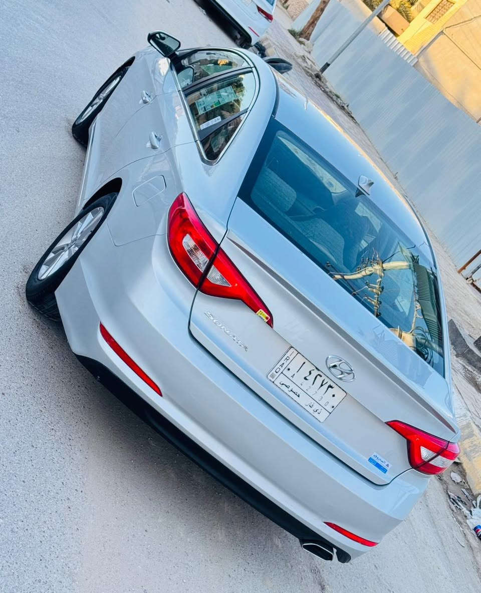 السلام عليكم 
سوناتا 2016 وارد امريكي ماشيه 70 حقيقي شرط الفحص محرك 2400 
تحويل مباشر بأسم المشتري مشروع وطني مكفوله ضربه وتبديل ليبل واحد حادثه بارد مقدمه البنيد مصبوغ صور السونار مرفقه بل النشر بدون اربارك بدون بارد بدون شخوط مواصفات كلش حلوه شاشه كبيره اصل كامره دواره ويل كب عدد 5 تحكم استيرن جهتين ثلاث انضمه قياده السياره جديده جداً كير ومحرك وتبريد وتدفئه وحداديه شرط الفحص تخم تاير باتري جديد منضومه زنون سويج عدد 2  السعر 123 للاستفسار ***********مكاني ناصريه مركز
