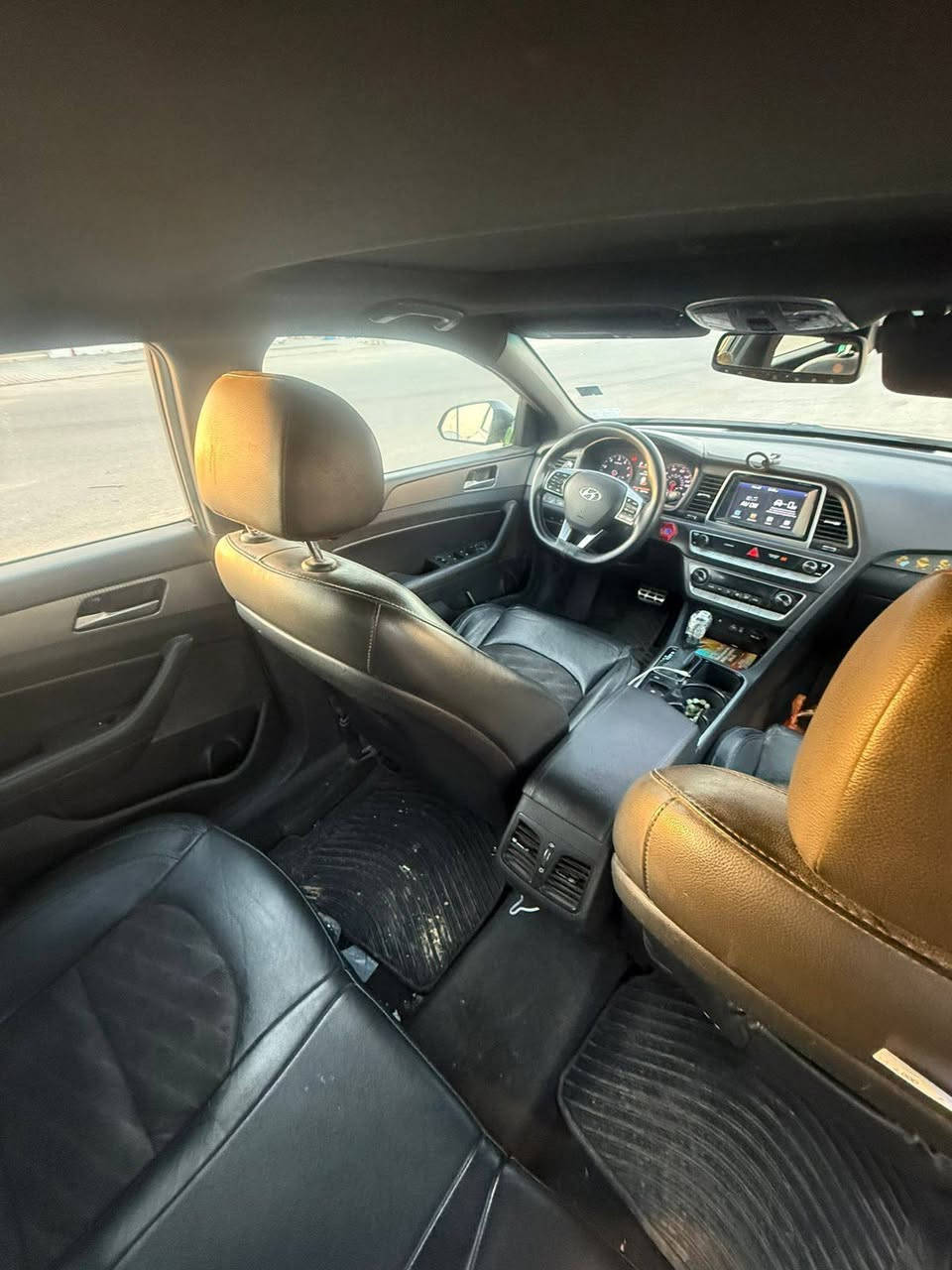 السلام عليكم
هونداي سوناتا فئة sport موديل 19 فوول مواصفات وارد أمريكي قطعتين تبريد  السياره بدون صبغ بدون تبديل كله ليبل واحد جميع الايرباكات ع حالة الوكالة ما طاكات، محرك 2.4GDi، محرك كير حداية كفاله السعر 138 وبيها مجال
مكان السياره النجف الاشرف
*********** واتساب فقط.
