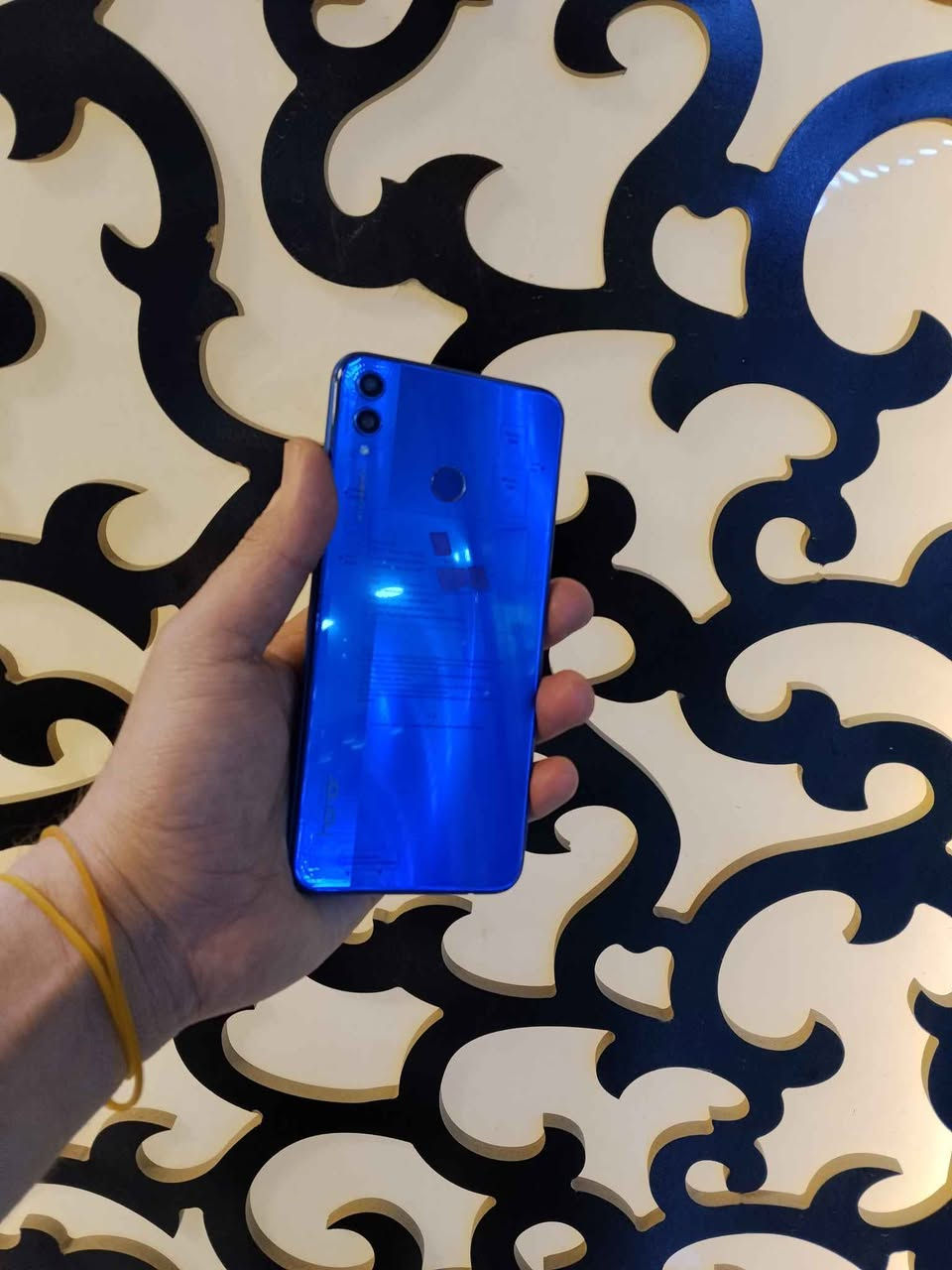 هونر 8x
المميزات الرئيسية:
شاشة كبيرة عالية الدقة: شاشة LCD مقاس 6.5 بوصة بدقة FHD+ (1080x2340 بكسل) 
كاميرا خلفية مزدوجة: كاميرا رئيسية بدقة 20 ميجابكسل وفتحة f/1.8، 
يأتي ذاكره 128 كيكا رام 6 كيكا وبطاريه قويه
السعر 70 الف
يوجد توصيل كافه محافظات 
‏‪بغداد زيونه ربيعي مقابل مول دريم ستي 
اذا اتاخرت بالرد يرجى مراسله ع واتساب  أو اتصال 
***********
*********** بغداد, العراق
