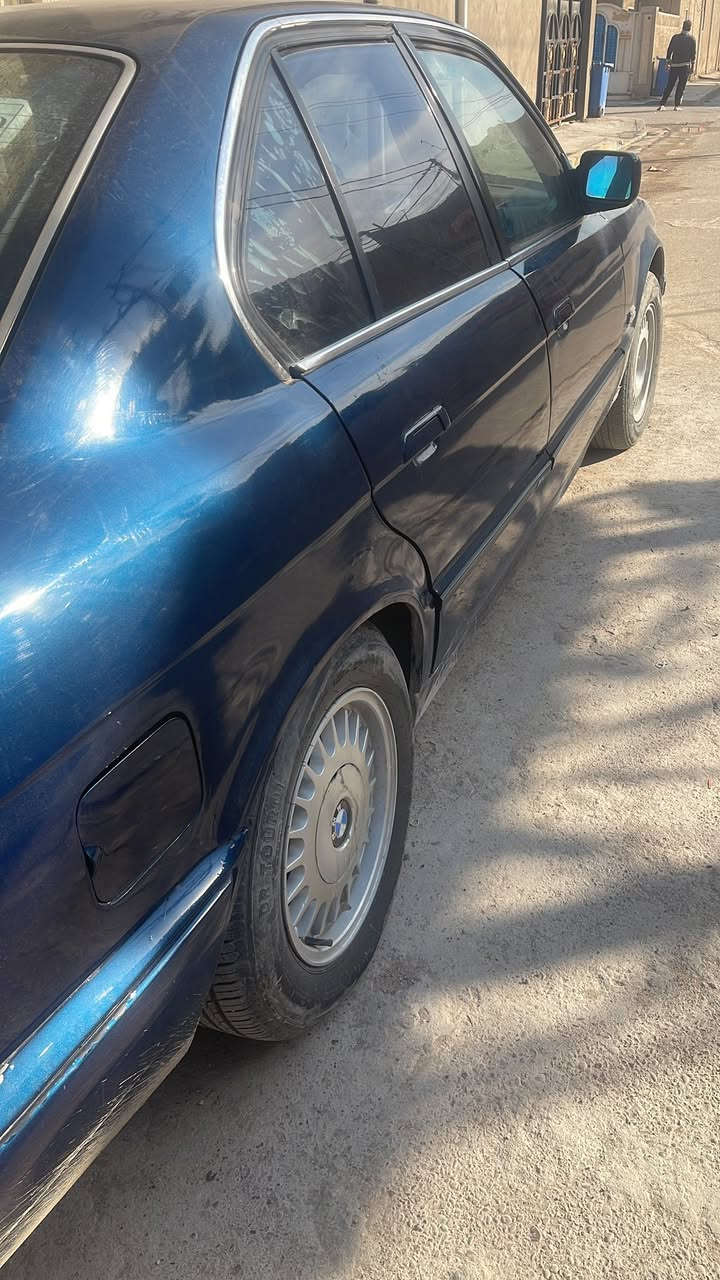 السلام عليكم 
BMW 
525 
شخط مابيها 
محور بطة  تحرير مضبوط 
مكاني بغداد 
***********
