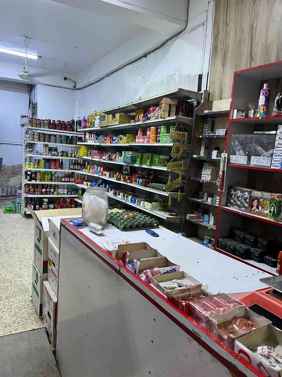 اسواق للبيع بغداد حي القاهر تحتوي على 5برادات عموديه +5برادات بطحيه+سبالت انفيرتر1+مبرده كبيره 1+سستم كامرات التصال على رقم هاتف ***********-***********
