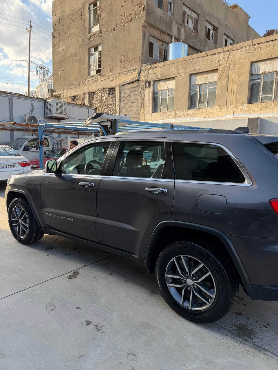 Jeep Grand Cherokee 2017 🔥
V6 3.6L / 295 Horsepower ✈️
جێب گراند چیرۆکی لیمیتید ٢٠١٧ سفری شەریکەی هارلم کلین تایتل دەعامی بۆ دەعامی بە شەرت گێر مەکینە بەشەرت هەمووگیانی دەقی شەریکە ماوەتەوە 112,000mile ڕۆشتووە سەنەوی رەقەم تازەیە
مواسەفاتی لیمیتید واتا فول مواسەفات : 
٥ مۆدی لێخوڕین / پانۆراما / شاشە گەورە / کوشن هیتەر / ڕاداری پێش و پشت / تراکشن کۆنترۆل / داون هێل ئەسست / سوکان شەفت / ئاوێنە ڕادار /ئاوێنە کارەبای / دەرگا بەسمە / کوشن جلد / زۆر مواسەفاتی تر 
سەیارەکە بێ مەسرەفەو تەقەو ڕەقەی بەشەرت 
شوێن : کەرکوک 
ژمارەی مۆبایل :*********** كركوك, العراق
