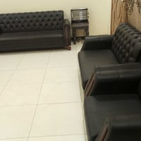 جلد مكتبي • ٧ مقاعد • استعمال قليل