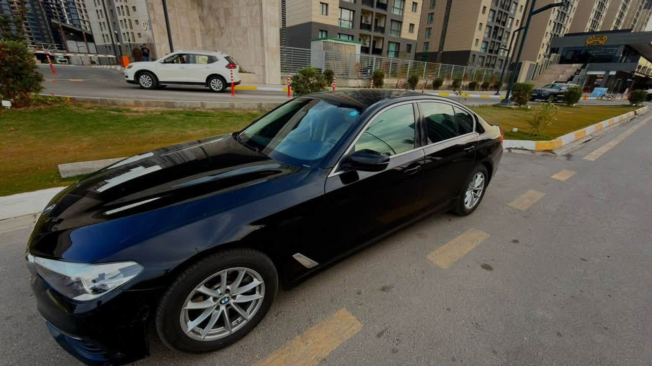 🔥 للبيع او مراوس 
 BMW 520i موديل 2020 خليجي عروش وكل السيرفس بالعروش من البداية للنهاية سيارة ممتازة 🔥

سيارة نظيفة جداً ومواصفات مرتبة  
بردات بلادية  للجامات 
✅ محرك اقتصادي وعزم ممتاز  وبحالة جدًا ممتازة 
✅ كير 8 نمر  
✅ تشغيل بصمتين  
• بصمة شاشة (Display Key)  
• بصمة اعتيادية  
✅ فتحة سقف    
✅ حساسات أمامية وخلفية  
✅ كامرة  
✅ إضاءة LED  
✅ تحكم ستيرن  
✅ وضعيات قيادة  
✅ تبريد وتدفئة ممتازة  
✅ داخلية ابيض المرغوبة وكالة مرتبة جداً ونظيفة جدًا
تثبيت سرعة
هواي مواصفات بيها والكل يعرفها
📌 السيارة:
• بدون حادث  
• بدون بارد  
• بدون سمكرة أو صبغ  
• مكفولة من الحادث  
• استخدام شخصي ومحافظة عليها
رقمها  بغداد مميز ومكرر 
مكانها بغداد
السيارة جاهزة للفحص بأي مكان  
وما تحتاج أي صرف - مسويلها بولش ونانو قبل شهر يم NVN
تايرات يابانية اصلية جدد✨

للجادين فقط ***********
