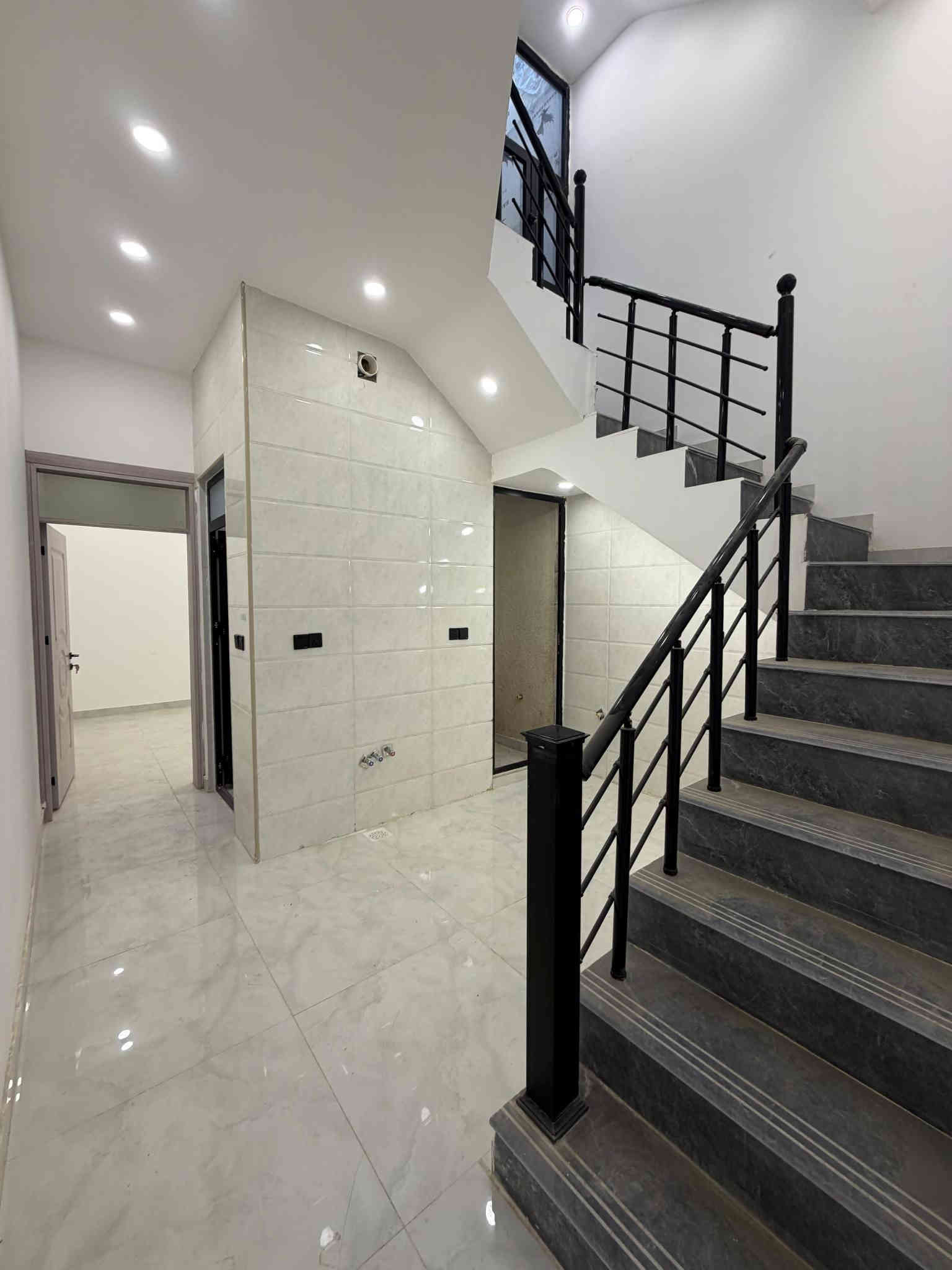 للبيع  #الغزالية
مساحة ٥٠م
واجهه ٤م نزال ١٢،٥م

الغزالية الكفاءات العدل الثانية محلة ٦٤٩
بناء من الاساس  📣
يحتوي على
🔴صالة
🔴مطبخ
🔴صحيات ٢ 
🔴غرف نوم ٣
للاستفسار الاتصال 
***********
او زيارة المكتب في الغزاليه شارع البداله مقابل الكوخ 
مكتب الهندسي للعقار
