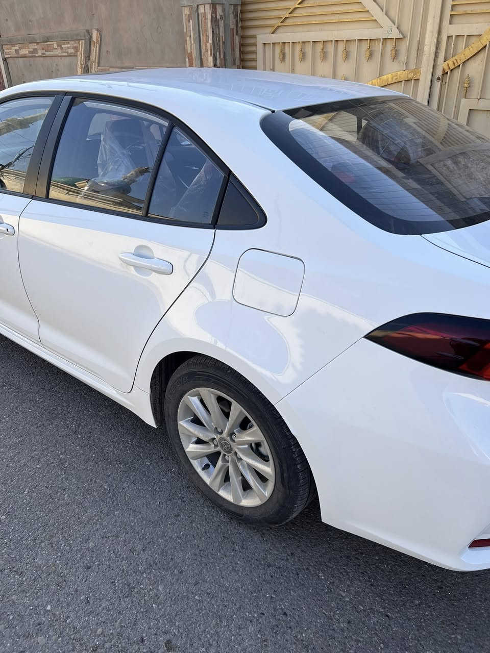 سلام عليكم 
كورلا هايبرد 2025 داخل احمر كراسي كهرباء سبايدر فتحه السيارة فول مرقمه بغداد ماشيه 3900 قابل للزياده 
مكان السياره فلوجة سعره 175$ وبيه مجال 
رقم تلفون ***********
