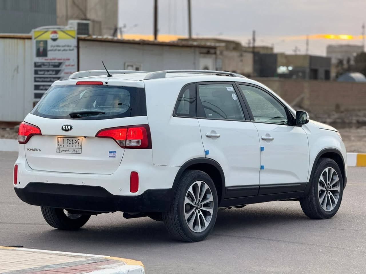 يا الله الهم صلي على محمد والي محمد 
كيه سورنتو 
موديل :2015
خليجي كفاله عامه ضربه وصبغ وتبديل بيه صبغ قليل اسفل الجاملغ الخلفي 
ممشى:100الف
السياره علو وضع الشركه 
مكينه:2400
سبعه راكب
3قطع تبريد 
بردات خلفيه 
اشاير بل مري
مري قلاب 
حساس امامي خلفي 
حاجب لد 
تحكمات ستيرن 
مكانه:ناصريه مركز 
السعر:168وبيه مجال للطيبين 
للستفسار: ‭0782 284 0896‬

‭0776 455 4797‬
