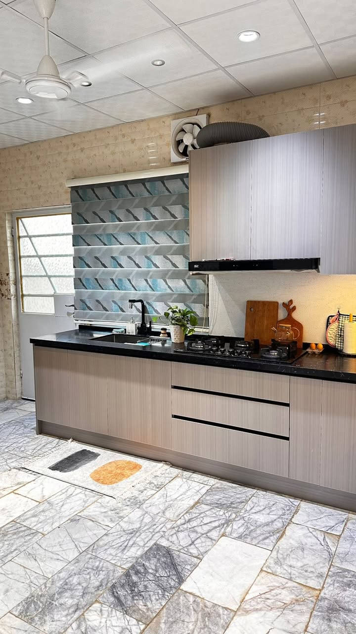 بيت يحسسك. بالراحه والهدوء 
ألوان مريحه بصريآ 
مساحه 200م
السعرالكلي  215
مقدمه 180
والباقي اقساط كل شهر 650 بدون كفيل 
موقع ركن يحتوي على 5غرف نوم وصاله عدد2
كربلاء مجمع السلام السكني 
***********
