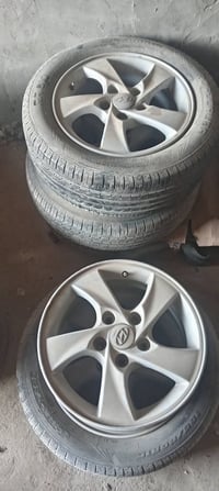 متاح تخم  وياله حجم  15 النترا نظافه 95 /100 فقط وياله بدون تايرات 078...