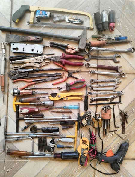 اشياء ورشة مستخدم اكثر من 100 قطعة سعر الوحدة 500 دينار كلها 55 الف مع التوصيل كل اصلي بشرط 
***********
*********** أربيل
