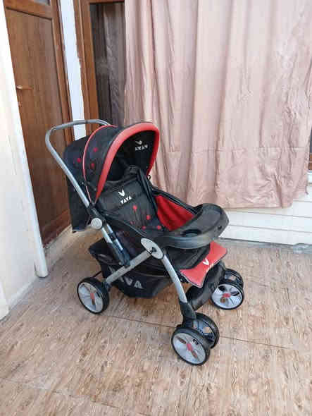 عارەبانەی مناڵ ئەوروپی  مارکە VAVAحەجم گەورە و تایەگەورە ،دەسکەکەی یەتەپێشەوە ڕوت لەمناڵەکەت بێت ، پاڵ ئەخرێ بۆ خەوتن لەتازەلەدایک بوەوەبۆی ئەبێ تا 50 کیلۆ زیاتریش هەڵەگرێت ، قایشی بەستنەوەی چوارلای هەیە ،ژێرێکی گەورەی پێوەیە،بچوک ئەکرێتەوە بۆناوسەیارە ، تایەوئیشۆپ و شتی هەموی مەزبوتە خاوەنەکەی 140  پێداوە سعری ئێستای گونجاوە و قفڵی 55 هەزارە  
سلێمانی ، گەیاندن هەیە*********** السليمانية
