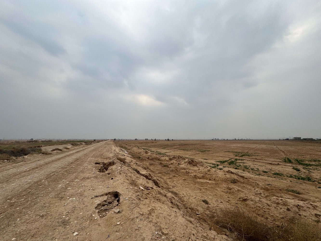 السلا عليكم
13 دونم للبيع 
موقعهن بغداد بوب الشام
طابو زراعي سند 25 

خدمات كاملة
كهرباء، ماء، مشروع إروائي، ومشروع بزل

تبعد التبليط حوالي 300 متر فقط

مناسبة للاستثمار، التقطيع، والبناء
تنفع لبناء الجملونات

للتواصل مباشرة مع مالك الأرض:
***********