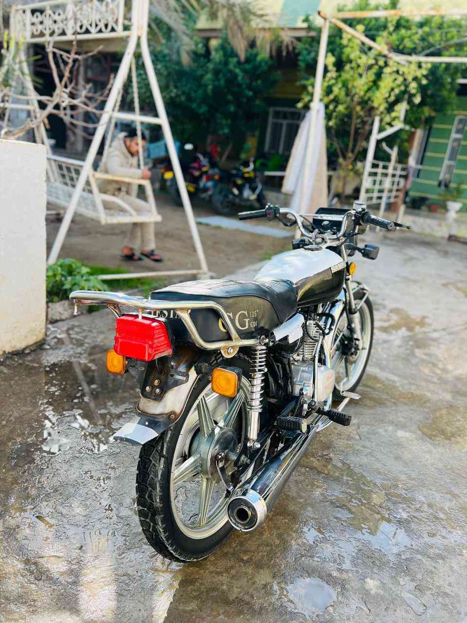 السلام عليكم
دراجه سيفان 2018 أصولي 
كامله مكمله كلشي ميحتاجلها كهربائيات سلف وهندر
مكينه لا تنقيص ولا تبخير مكفوله كفاله عامه
مكان الدراجه ديالى جسر خرنابات
سعرها 450 بيها مجال إن شاء الله
***********
