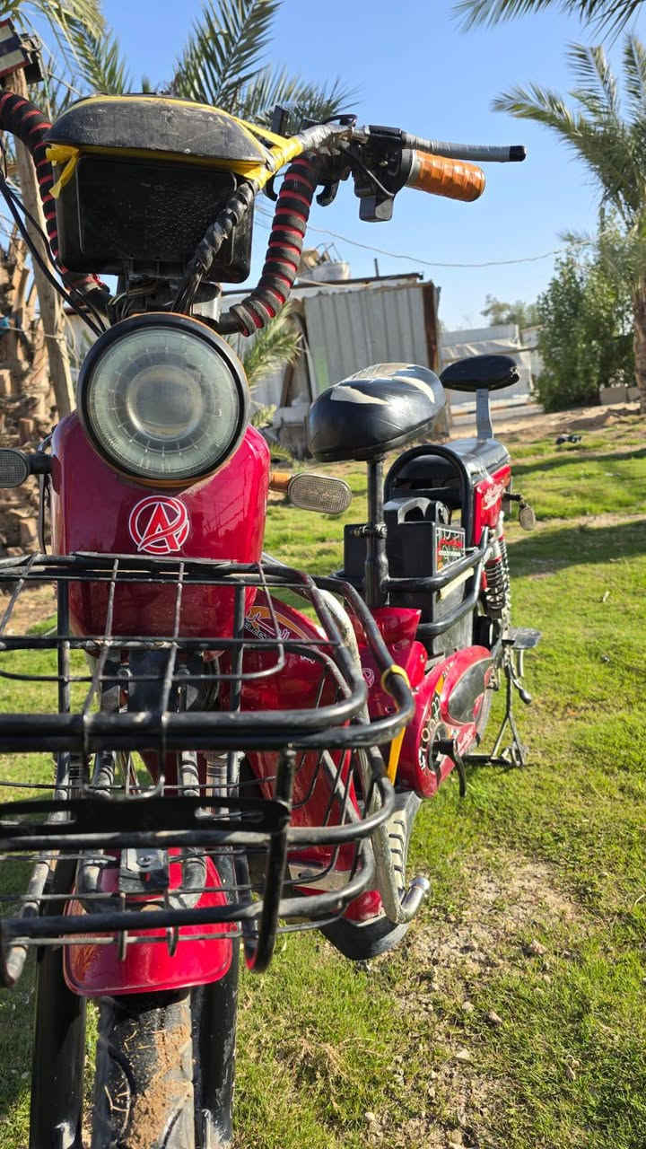 دراجة شحن للبيع 

مواصفاتها 

بلوتوث
5 بطاريات ليثيوم
دراجة نضيفة 
سرعته 60 حقيقي 
تمشيك بلشحنة الوحدة 35km
حجم 20
اي عطل مابيه
شاصيه قوي وثقيل

السعر 300 الف 
مكاني نجف ماعندي توصيل 
وبيه مجال للطيبين

*********** الإتصال والاستفسار
