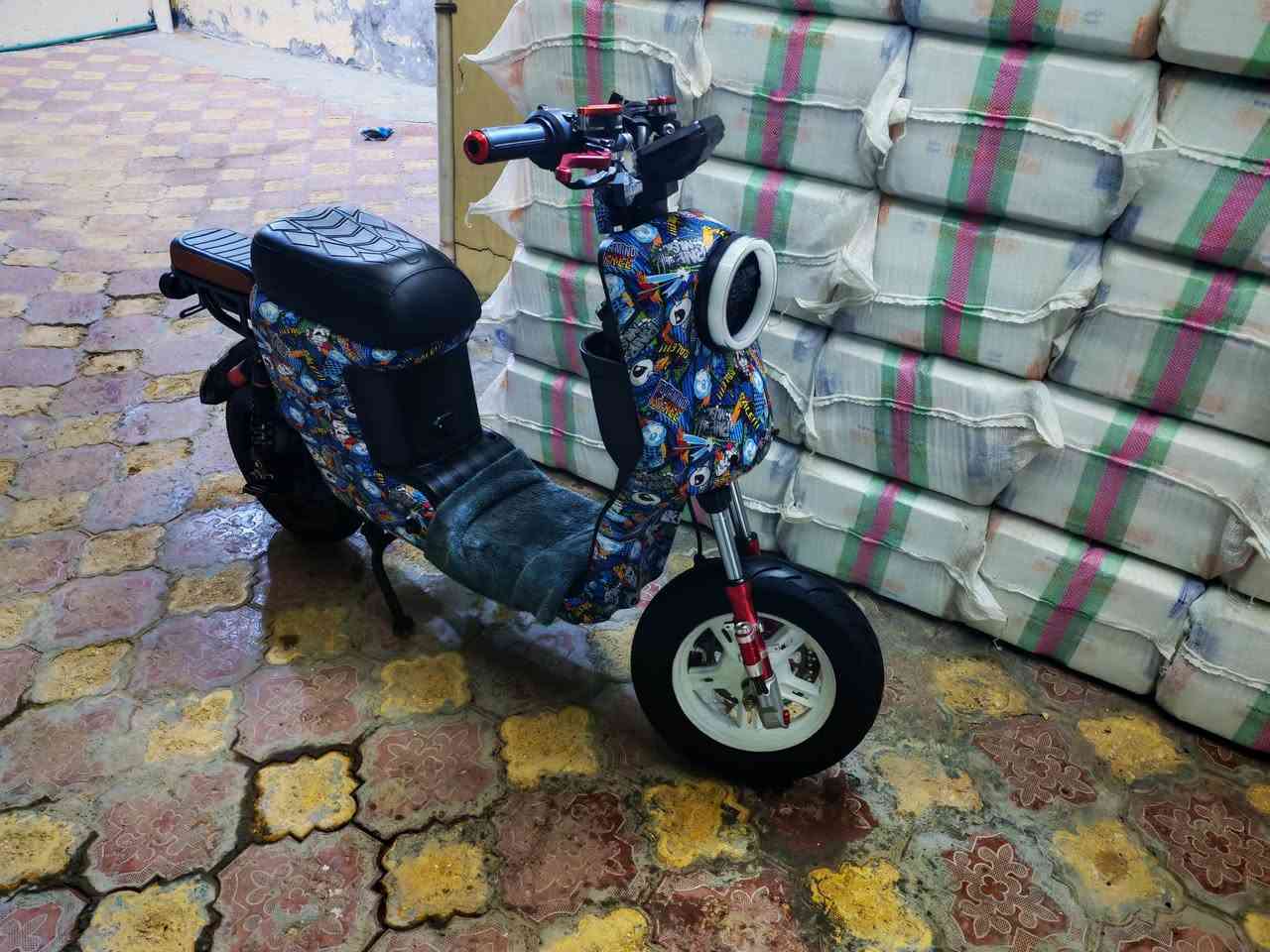 بايسكل شحن للبيع مزود تزويد داخلي وخارجي تزويد خارجي دبلات رياضي كفرات موشم جاملغ رياضي وغيره والتزويد الداخلي عقل رياضي و6 بطاريات سعره 775 وبي مجال رقمي ***********
