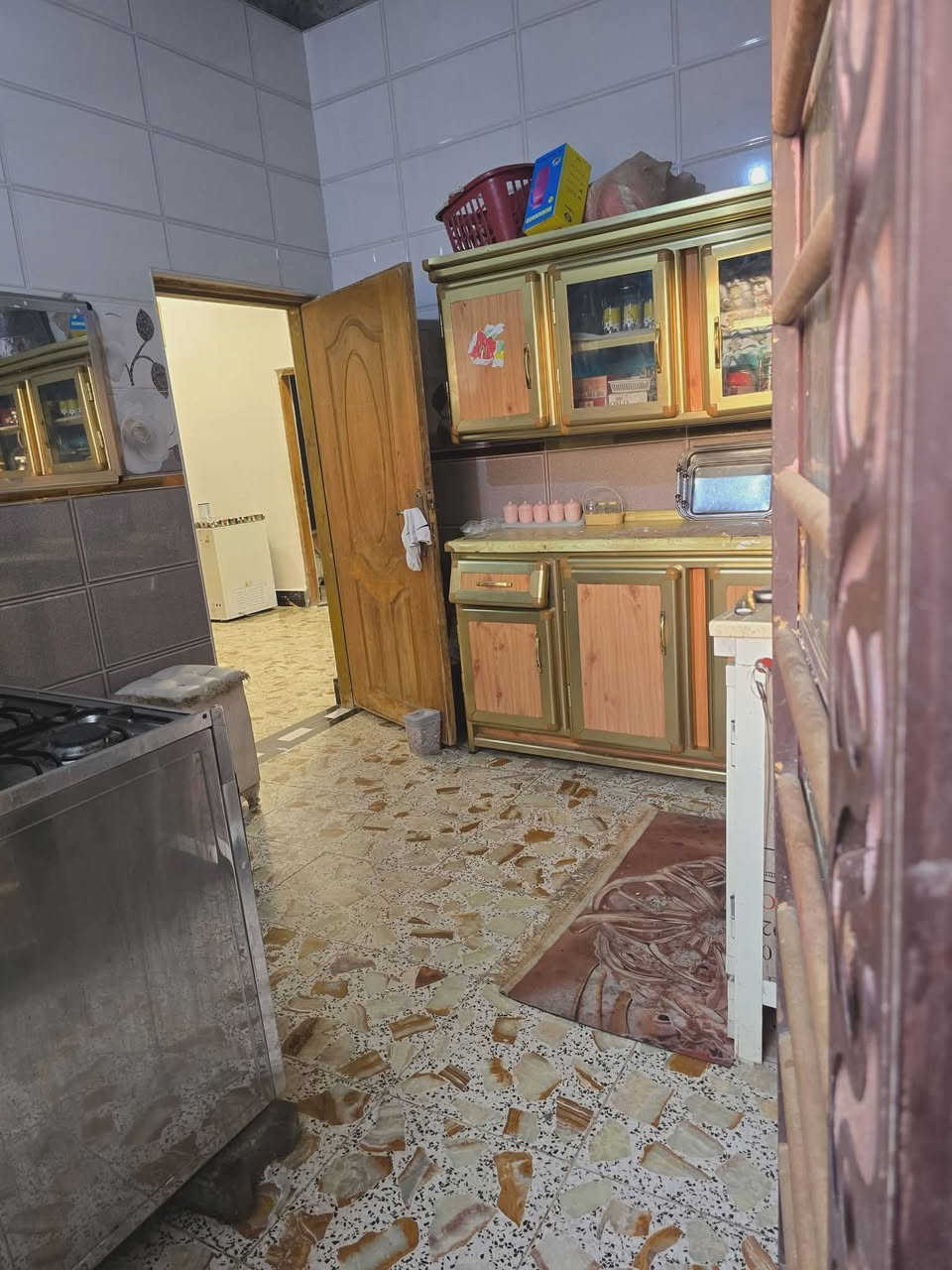 بسم الله الرحمن
بيت للبيع ناحيه الرضويه الثانيه 
مساحه البيت 180متر 
يبعد عن الشارع العام ٩٠ متر 
يحتوي على غرفتين وصاله
ستقبال مطبخ صحيات داخليه وخارجية 
كراج سياره 
وجهه ٩ متار 
البيت بناء حديث 
السعر ١١٠ بي مجال 
التواصل واتساب تصال 
***********
