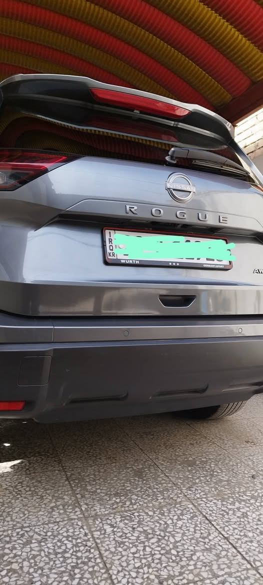 بسم الله الرحمن الرحيم
 اللهم صلّ على محمدٍ وآل محمد 
السلام عليكم و رحمة الله وبركاته 

للبيع..
نيسان روج 2024 الشكل الجديد 
محرك 3 سلندر.. 1500 توربو ..فور ويل Awd
201 حصان.. رقم اربيل السيارة باسمي رقم وسنوية وهزة جديدة.. دهن توتاشي اصلي وكالة+ بانزين محسن 
ماشية 35.494 كيلو متر .
شاشة كاميرا 
حساسات ورادارات 
 ونقطة عمياء 
أوتو هولد ..auto Hold
اوتو ستارت autoStart
تحكم استيرن مثبت سرعة
لايتات امامية زنون بلادي 
لايتات خلفية ليد بلادي 
تبريد قطعتين 
وضعيات القيادة...
1. اوتو.. Auto 
2.ايكو.. Eco
3. سبورت .. Sport 
4. سنو.. Snow
5.اوف رود .. off road
حادث السيارة 
بابين مبدل بلادي شركة... السايق وخلف السايق 
البجم الامامي والخلفي كبس..
السيارة جديدة جداً وشرط التحويل 
موجودة السيارة بغداد.. البنوك 
السعر... 165 .. ومجال بسيط 
للتأكيد السيارة بأسمي رقم اربيل شرط التحويل 
صور الحادث موجودة 
رقم الهاتف... ***********
واتساب
