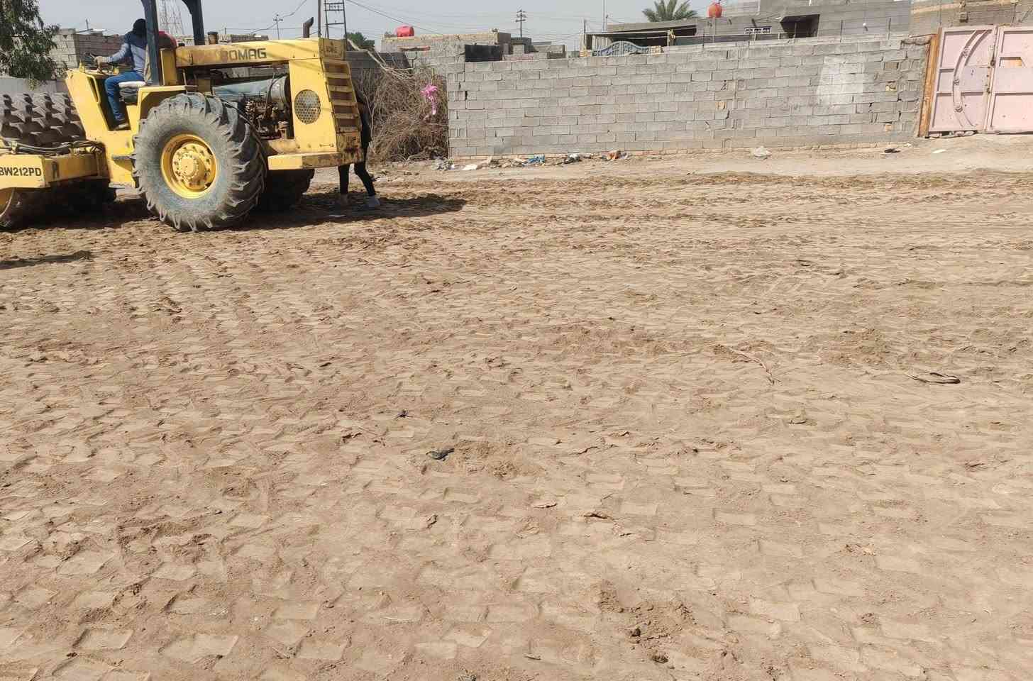 عرصه زراعي للبيع منطقة ال حمد قرب مزار سيد هاشم ابو عرابيد خلف عمارات الزيتون لجوه المساحة ٢٥٠ متر متفونه ومحدوله جميع الخدمات متوفره العنوان السعر مليون الاتصال ***********
