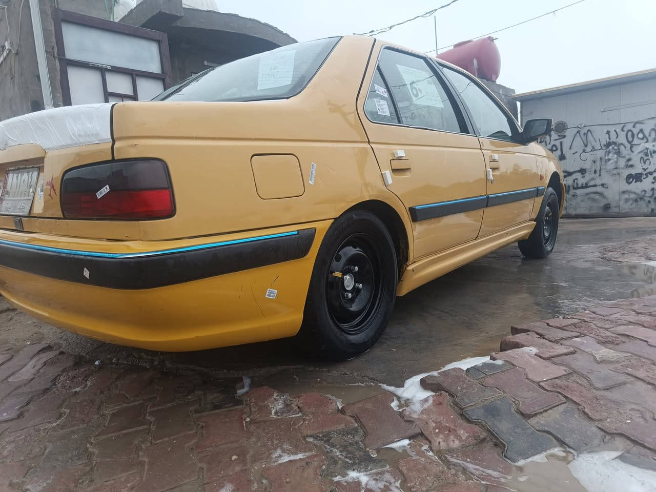 السلام عليكم بيجو بارس مديل 11 كير أو محرك مكفولات تبريد شغال صدر امامي او خلفي جديد  كهربائيات كل شغاله كاعيه جلد داخل كلش حلوه مدوشم جديد السياره بيها جاملق خلفي ايسر معمر  بس غود او شواصي مكفولات مكان السياره بغداد العبيدي قرب التربيه سعر 30اوبيها مجال بيع او مراوس اب سمند هاي صورها كدامك مال يوم بل سنويه رقم انكليزي شراي اتصل ***********هاي تفاصيل السياره أقره المنشور قبل لا تتصل
