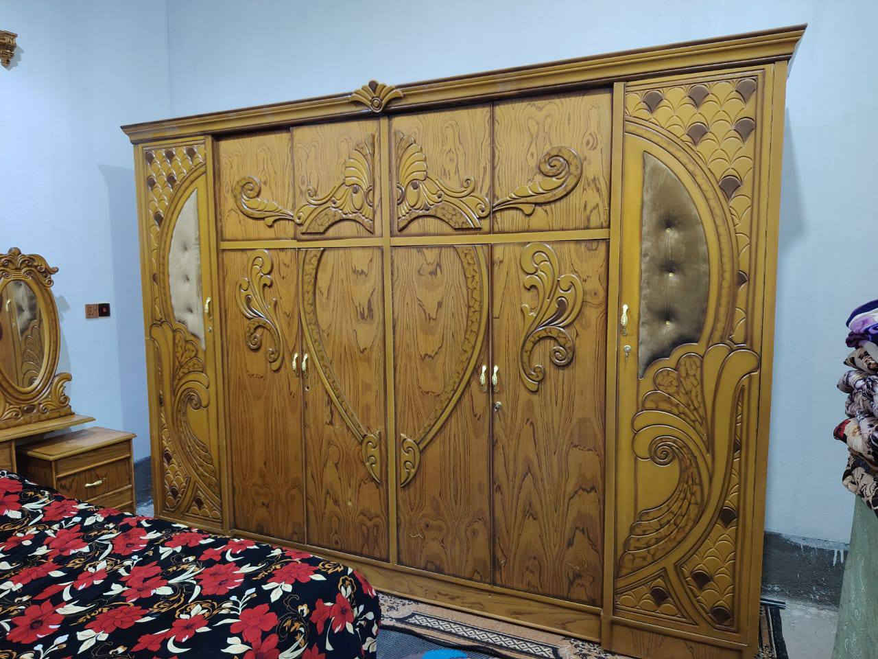 غرفة نوم توج خشب عراقي صاج للبيع سعرها 850وبي مجال للاستفسار ***********
