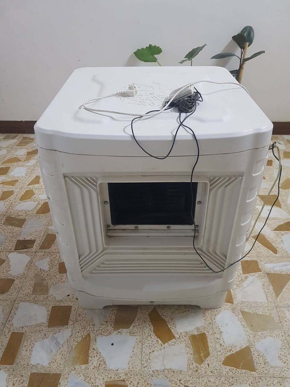 مبرده حجم ٢٥٠٠ مستعمل شي قليل السعر  خاص ***********حي الشيماء الجانب الأيسر
