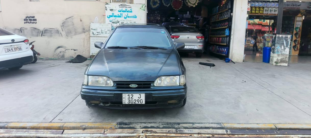 فورد
محرك 6
 كير اوتو 
تبريد شغال 
كابون بيها
سيارة نضيفة وجاهزة كاملة ما بيها اي نقص 
شرعيها موجود تحويل او وكالة 
السعر 32 وبيها مجال
***********
***********
