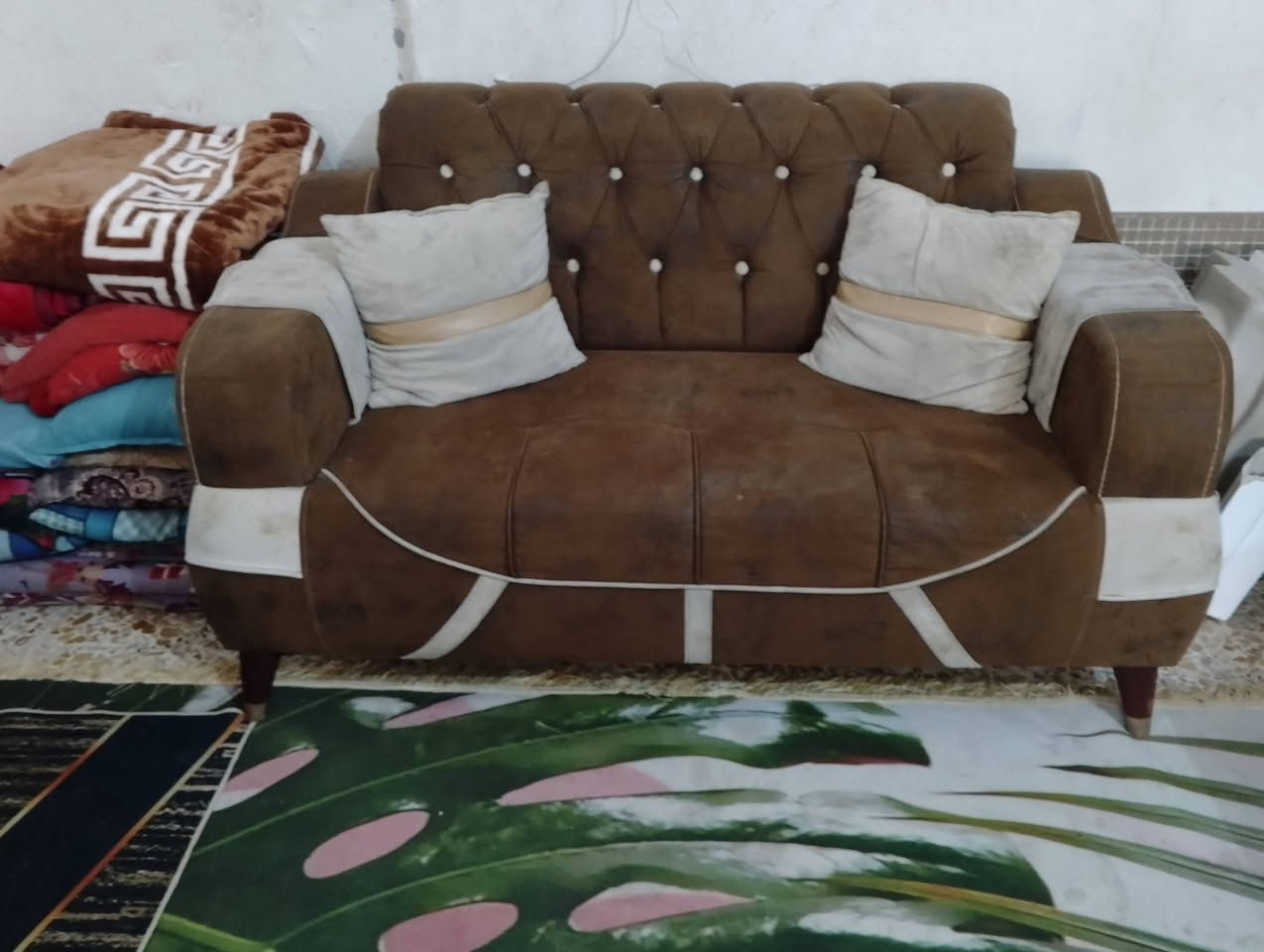 تخم 10مقاعد بدون ضرر نضيف السعر 400بي مجال مكاني حله تواصل خاص او الاتصال ***********
