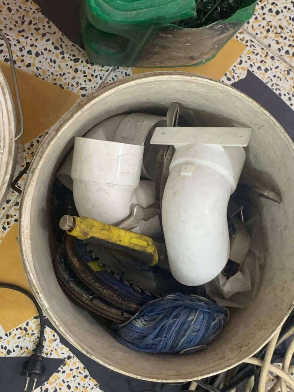 السلام عليكم اخوان أغراض حدادة كاملة للبيع مكينة لحيم إلكترونية تلحم ٧٠١٨ و٦٠١٣ كتر منضدي كوسرة طيارية كهربائية وسط دريل مسدس كهربائي كوسرة شحن دريل مسدس شحن دريل همر شحن دريل لقمة شحن يدة ظب عزم شحن مسدس طلقات كبير سيار كهرباء ٤٠ متر مع عدة متفرقة للمعلومات البيع شلع ما ابيع قطعة وحدة العنوان بغداد الشعب حي سومر شارع المدارس *********** واتساب
