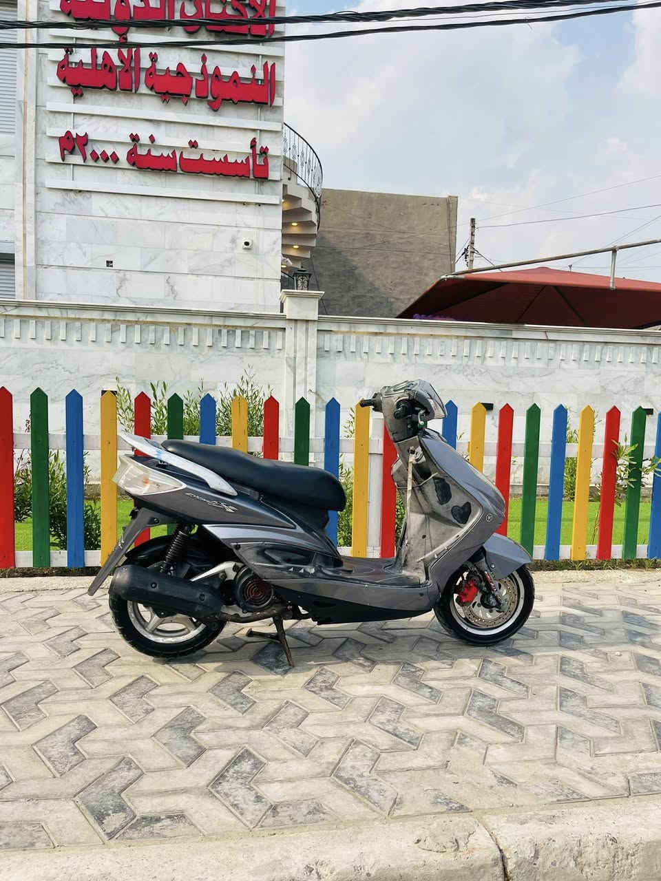 السلام عليكم للبيع دراجه سكنس فحل رمبه كابريتر دراجه ربع  نكره بكل وقت مكينه بلاديه خرسه ماتنسمع كهربائيات شغاله  مكفوله من شخط السعر 675 مكاني بغداد الدوره شارع60رقمي ***********بالعافيه عل ياخذها دراجه كارتون
