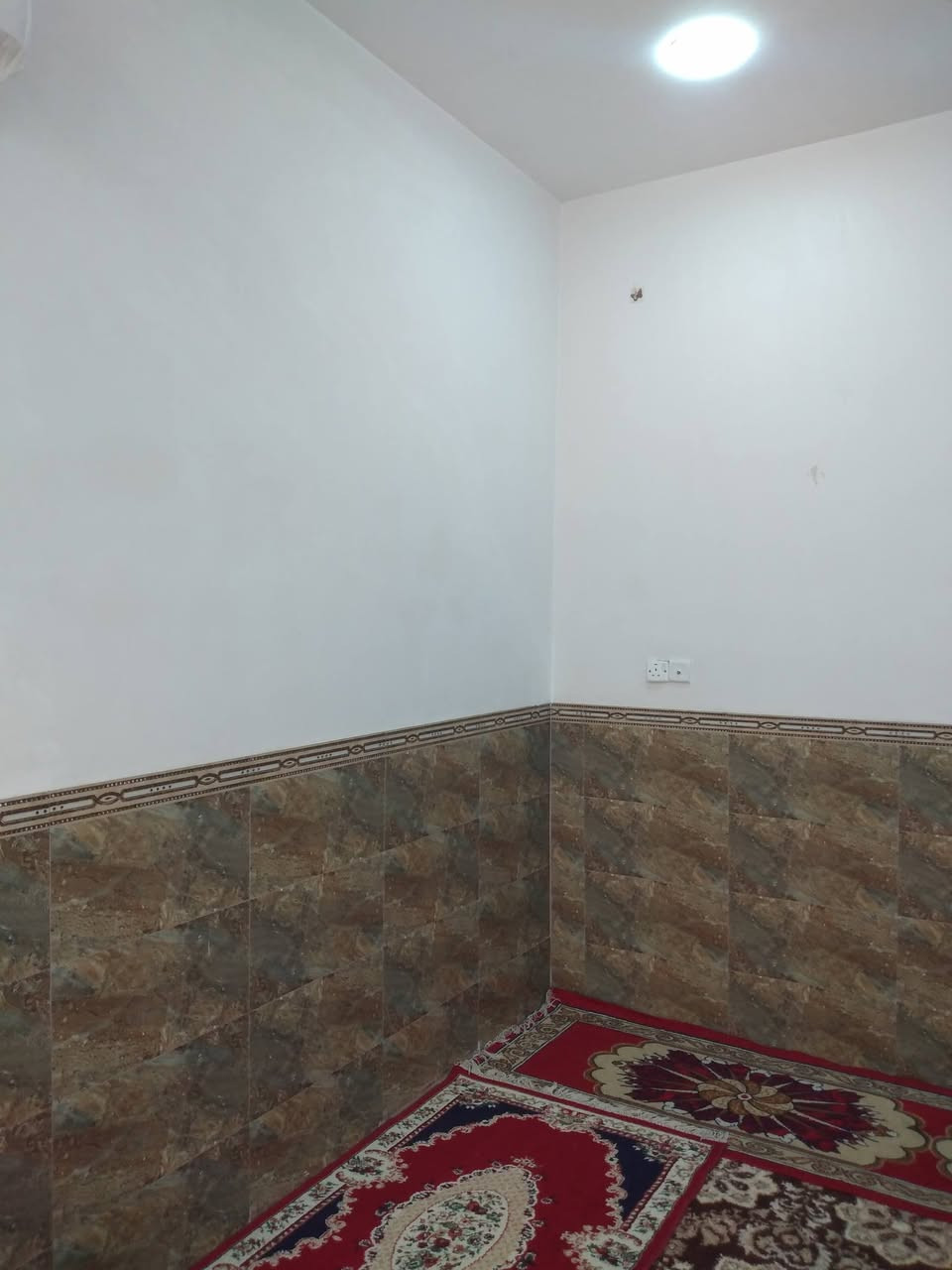 بيت ١٢٠ متر مقابل الروضة رقيه بنت الحسين قريب ع الشارع العام مطلوب اسكان ١٤ ونص واتساب ***********
