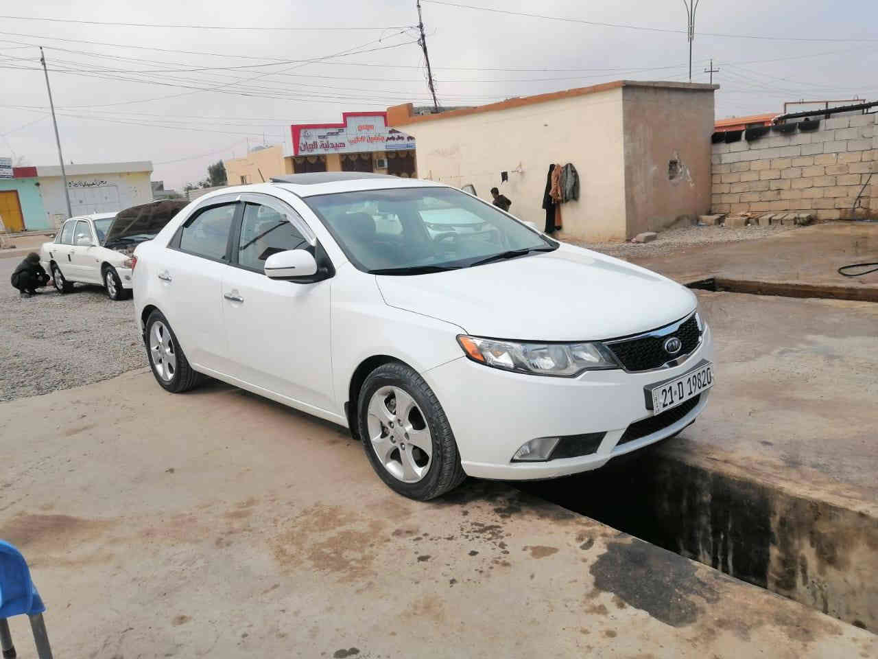 كيا سيراتو خليجي ٢٠١٢ للبيع مواصفات السياره سلايت محرك ١٦٠٠  دوش كير ٦ نمر السياره فول مواصفات فول تحكم ستيرن تبريد بيانو شفتات يدات نيكل مري شفط اشاير بالمري حساسات خلفيه داخل لونين  تخم تايرات امامي خلفي حداديه جديده ارقام سنويه كلها جديده بعض المواصفات الغير مذكوره   فقط عنوان السياره الشركاط السعر ١١٥ وبيه مجال بسيط جدا
للاستفسار ***********
