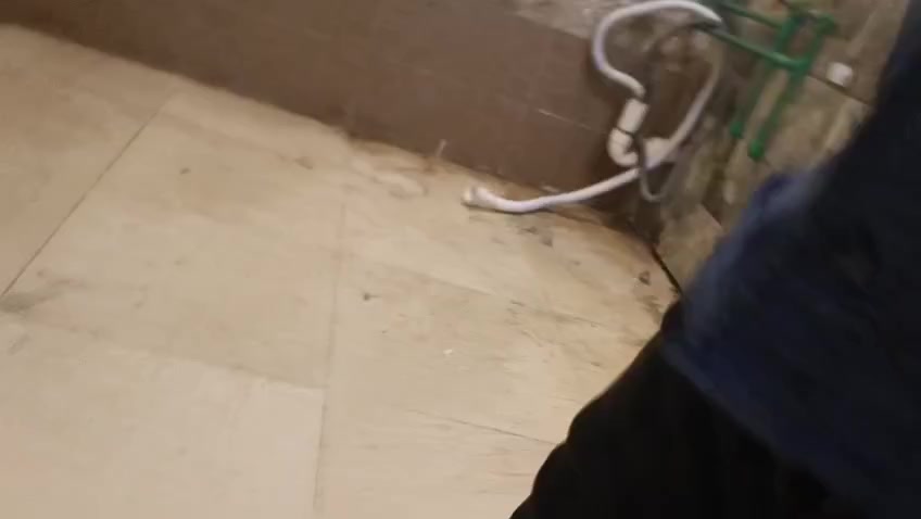 السلام عليكم بيت طابق ثاني بيها غرفتين وصاله للايجار طالبيه قرب مسبح الصفا يجار 600  ***********
