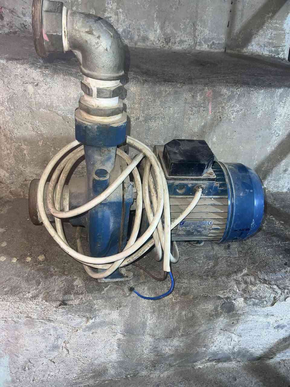 ماطور ماء  /2انج السعر 300وبي مجال المكان بغداد
***********
