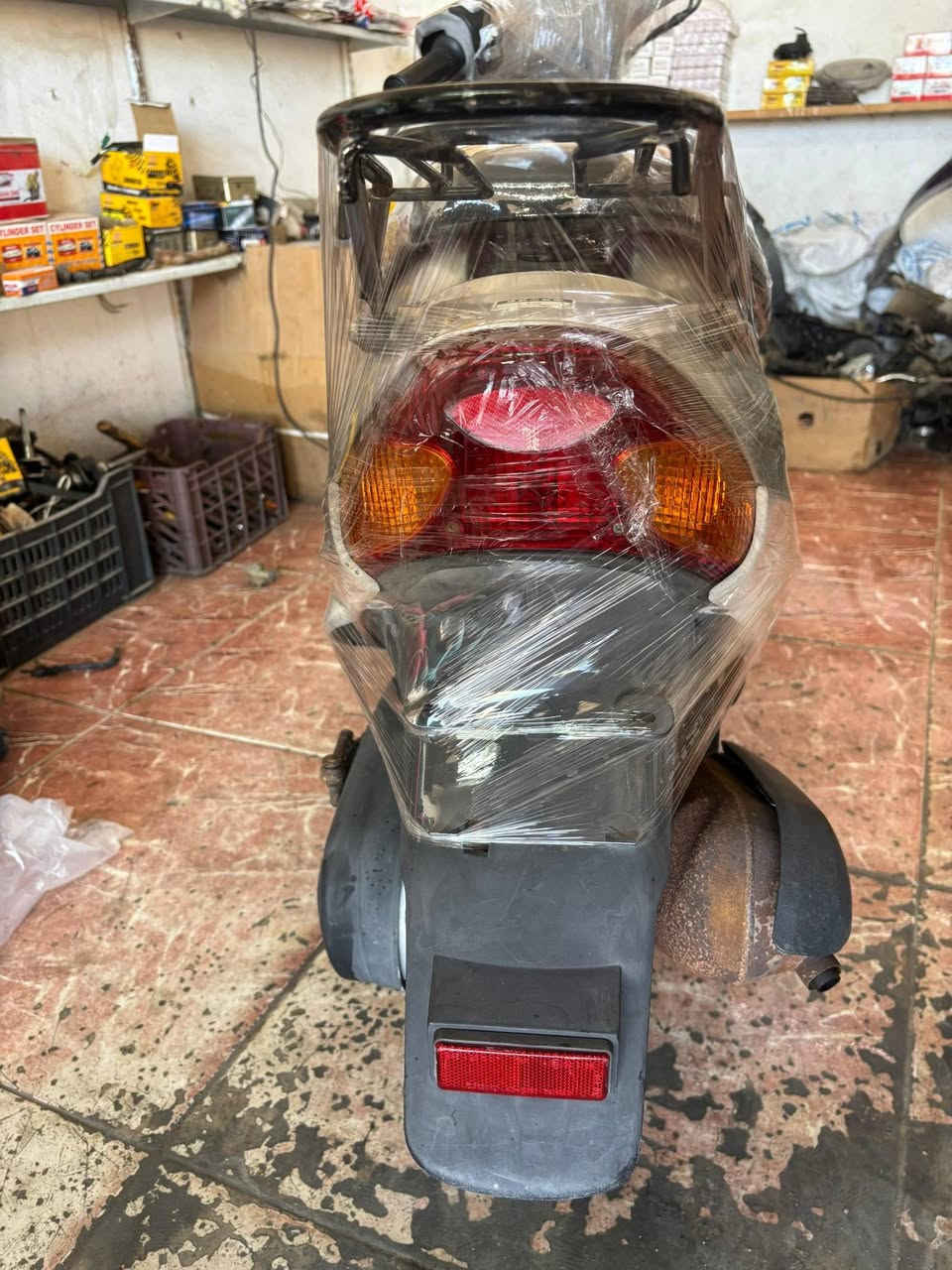 السلام عليكم بيجي فحل دراجة صارله شهرين طالعه من الحاويه دراجة جديد ونضيفه وما ملعوب بيه كله بلاد كارتون السعر 850وبيه مجال بسيط


**إذا كنت صاحب هذا الإعلان وتريد حذفه لأي سبب، رجاءا أرسل رسالة إلى الدعم الفني**