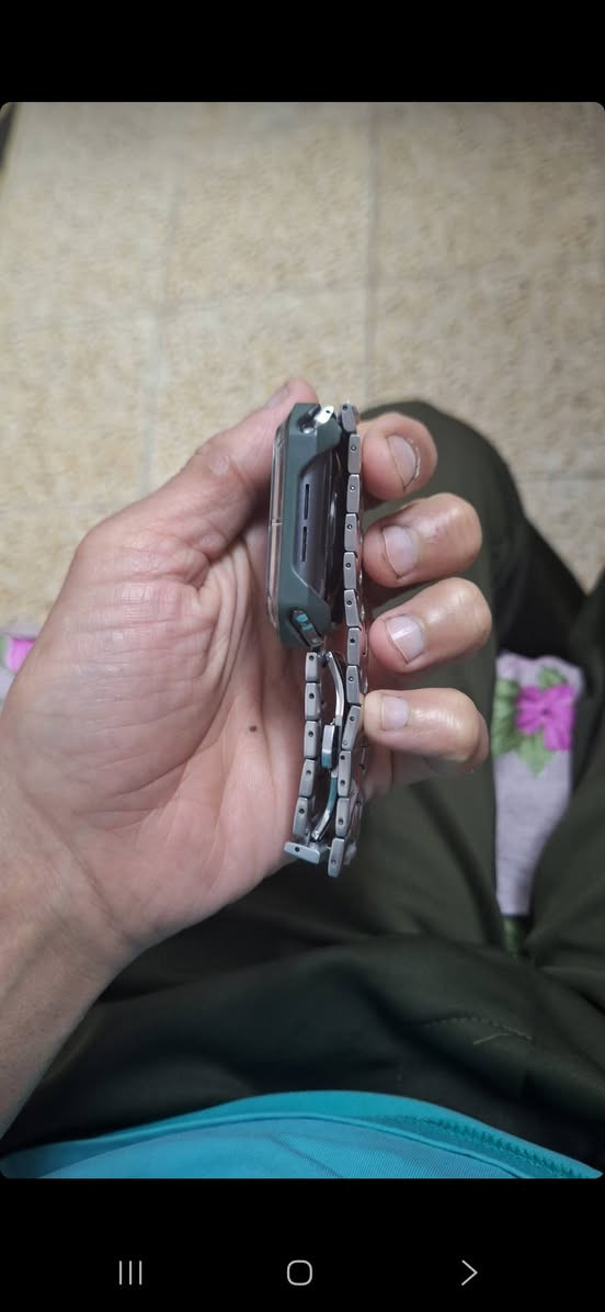 سلام عليكم ساعه للبيع جيل الخامس سعر ١٣٠ وبيها مجال وهذا الرقم للتواصل***********
