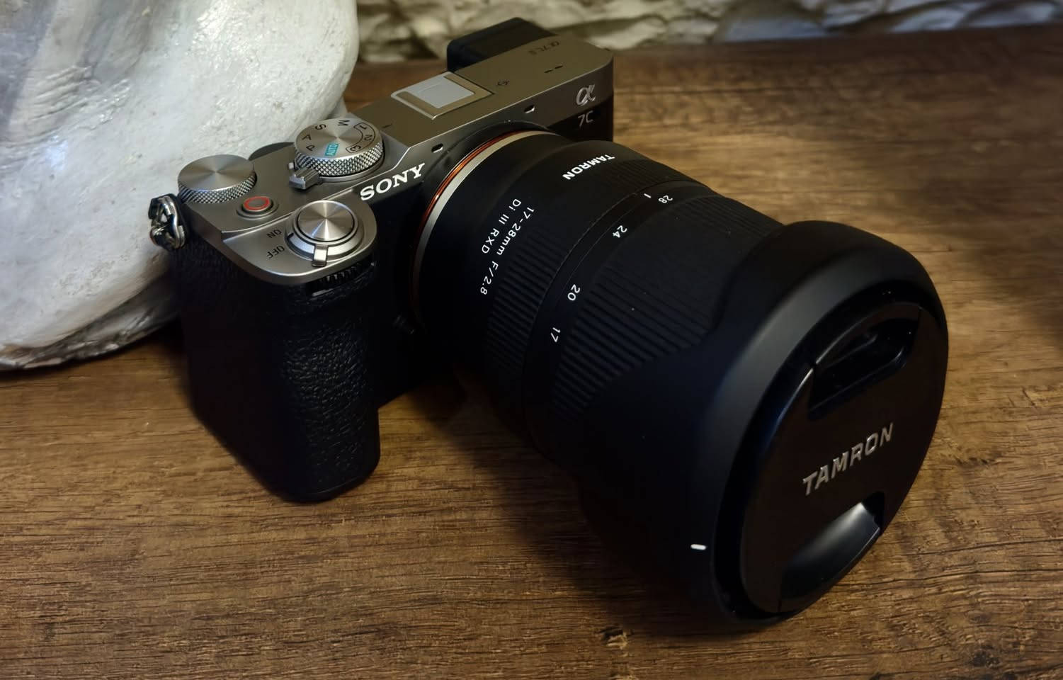 🚨 للبيع عدسة تامرون جديدة تقريبا 🔥
Tamron 17-28mm F/2.8 Di III RXD (Model A046)  
Sony E-Mount Mirrorless

العدسة جديدة تماماً اشتريتها قبل شهرين فقط.

✅ استعمال قليل جداً   
✅ نظافة 100%   
✅ معاها الصندوق الأصلي + الهود الأصلي HA046 + كل الغطاوات والإكسسوارات + الضمان   

أهم المواصفات:
- زوم واسع 17-28mm F/2.8 ثابتة  
- أقرب تركيز: 19 سم (وايد) - 26 سم (تيلي)  
- فلتر حجم 67mm  
- أوتوفوكس سريع وصامت جداً (RXD)  
- خفيفة الوزن وصغيرة الحجم  

من أفضل عدسات الوايد لسوني، مثالية للتصوير الطبيعي واللاندسكيب والعمارة والفيديو والـ Vlogging.

  
السعر للبيع: 970,000 دينار فقط (قابل للتفاوض البسيط)

المكان: بغداد - المنصور  
يوجد توصيل لكل داخل بغداد 

***********
